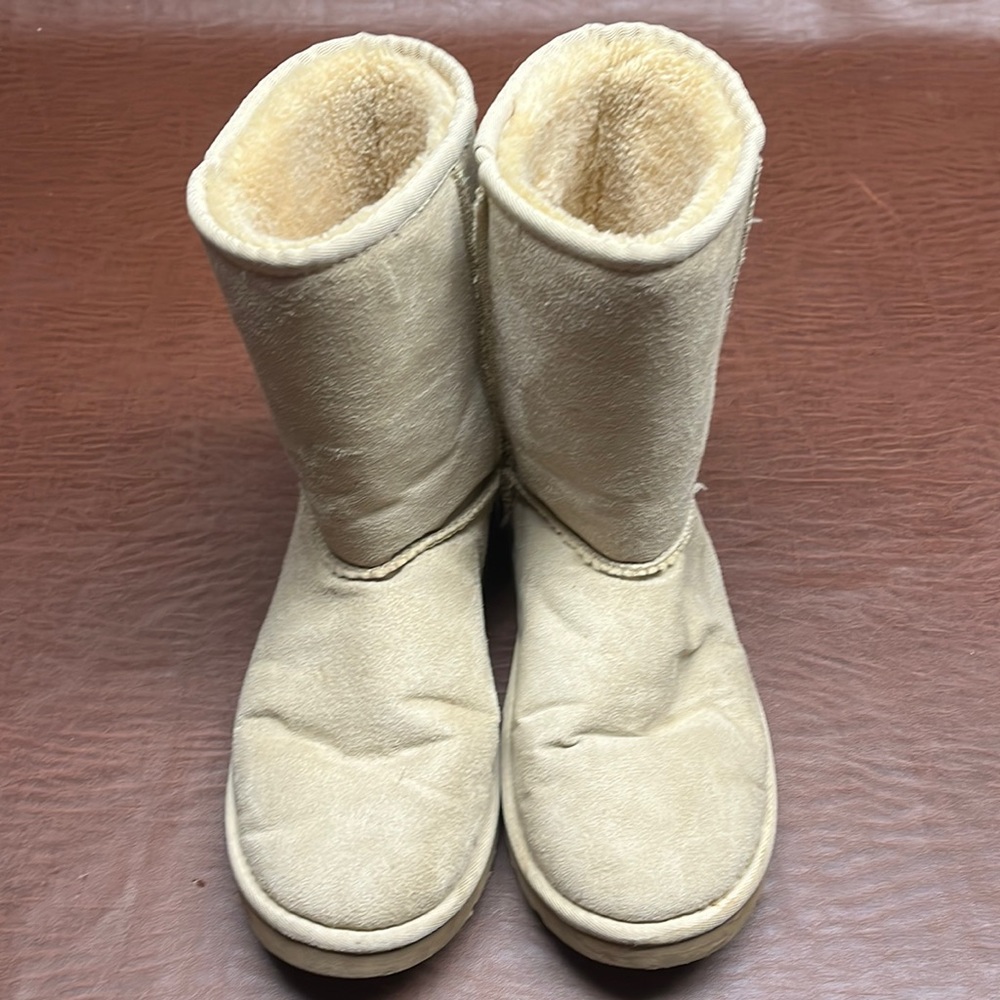 Used winter boots adorable great color